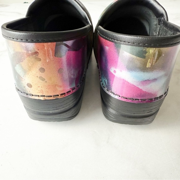 Dansko Size 7.5  Professional Leather Clogs in Spry Paint Patent - Picture 7 of 7